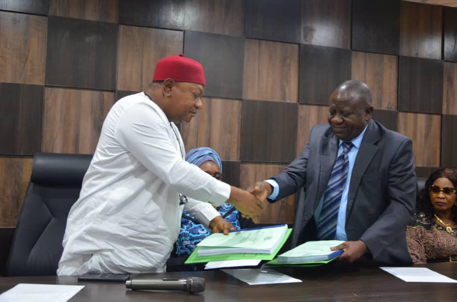 CHANGE OF POWER BETWEEN THE OUTGOING VC,PROF. EGWUNYENGA AND INCOMING VC, PROF. ASAGBA